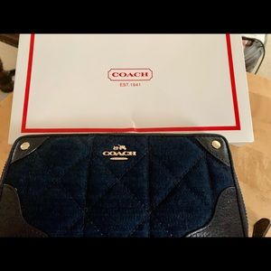 Coach Denim and Leather trimming. 
Full-length bill compartments
Zip coin pocket